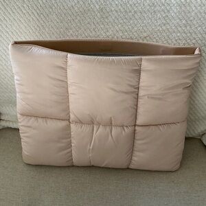 Padded Cream laptop sleeve
